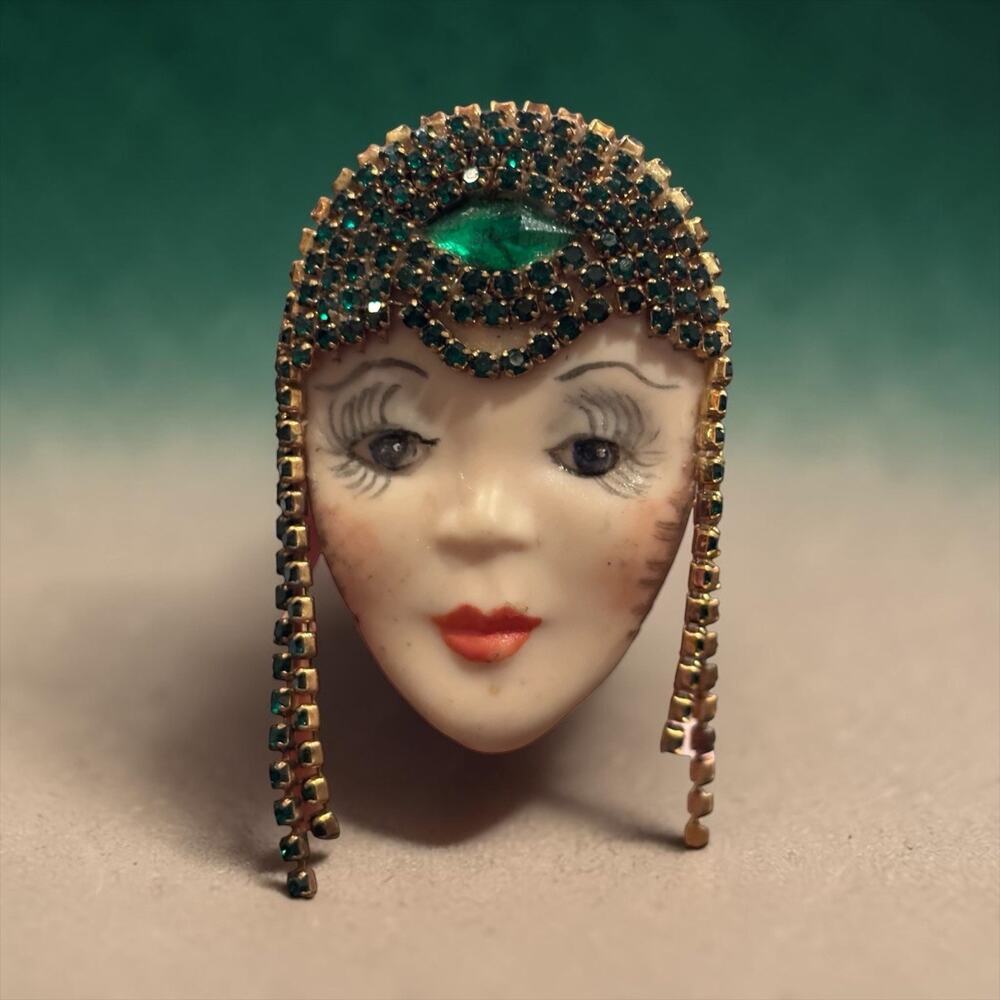 80s Mystique Face Brooch Emerald Rhinestone Flapper Art Deco Signed 1988